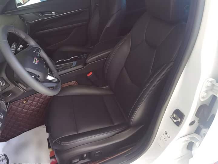 Фото 6 - Cadillac CT4