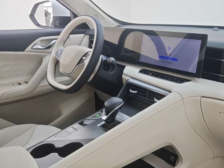 Фото 11 - Roewe D5X DMH