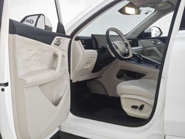 Фото 26 - Roewe D5X DMH