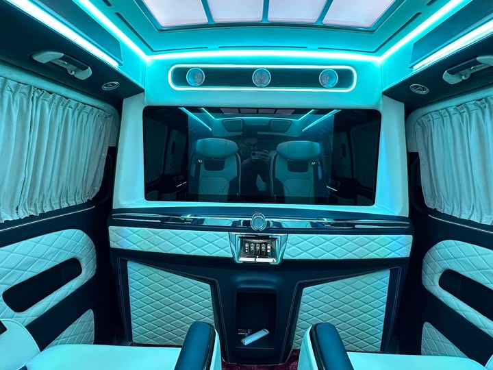 Фото 9 - Mercedes-Benz Vito