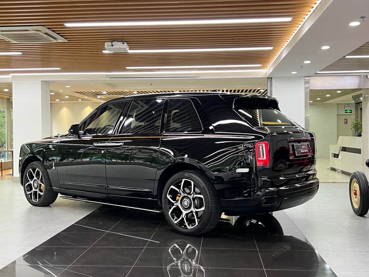 Фото 3 - Rolls-Royce Cullinan