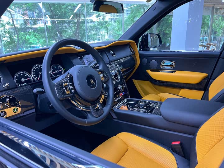 Фото 6 - Rolls-Royce Cullinan