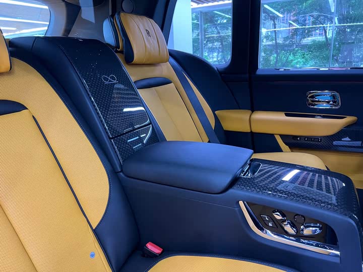 Фото 9 - Rolls-Royce Cullinan