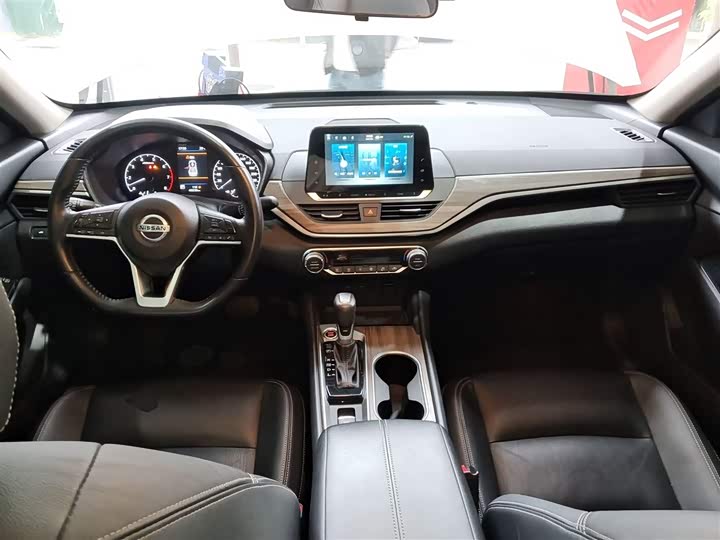 Фото 10 - Nissan Teana