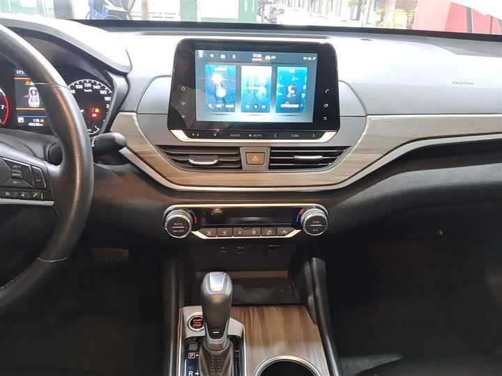 Фото 13 - Nissan Teana