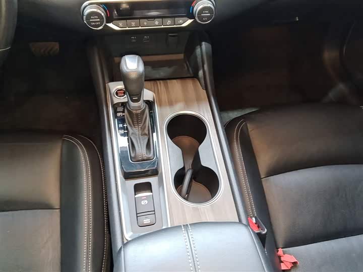 Фото 14 - Nissan Teana