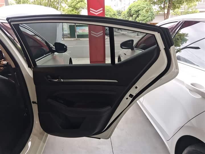 Фото 27 - Nissan Teana