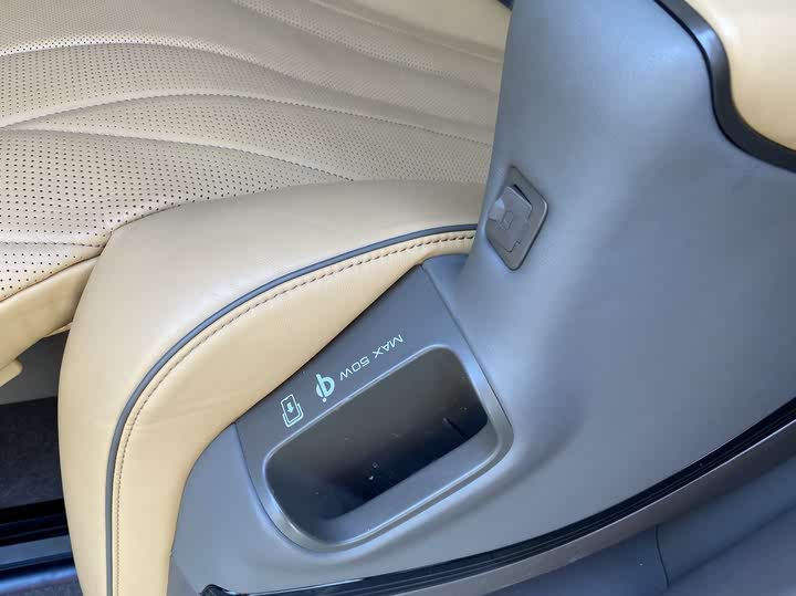 Фото 21 - Denza D9