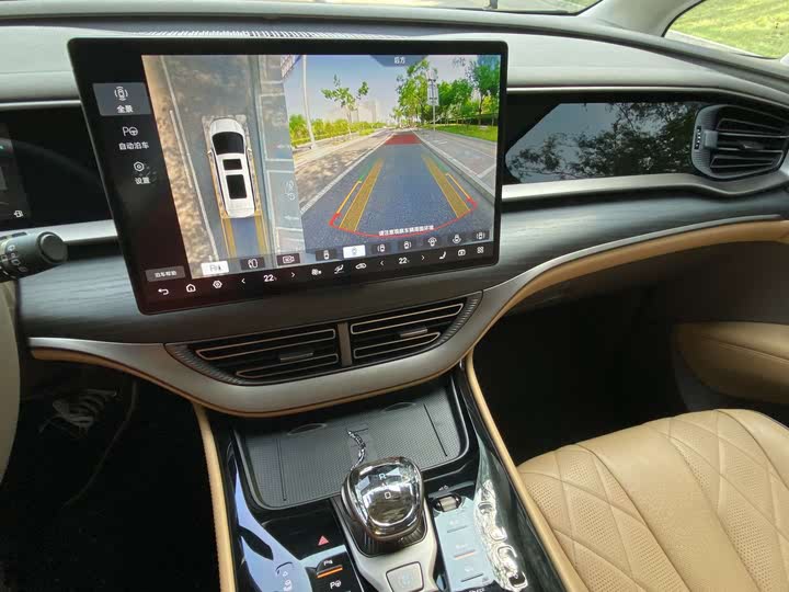 Фото 26 - Denza D9