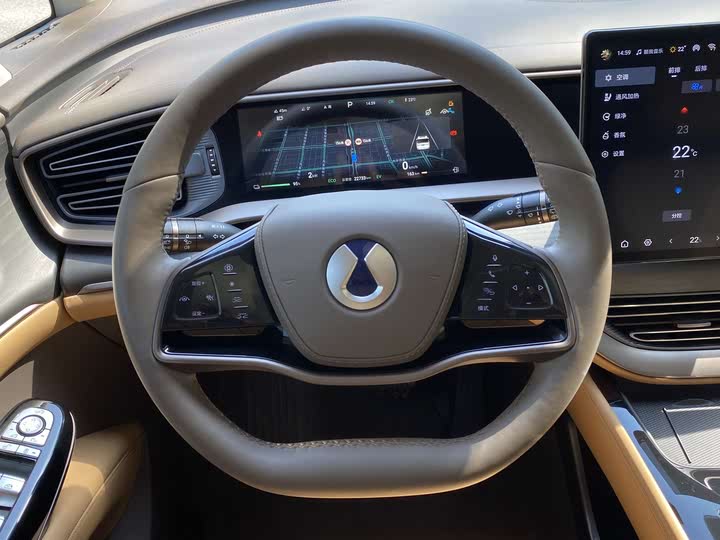 Фото 27 - Denza D9