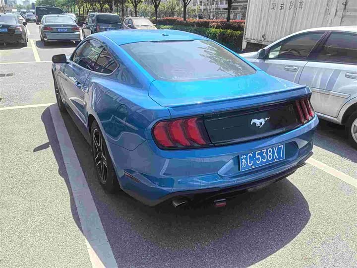 Фото 6 - Ford Mustang