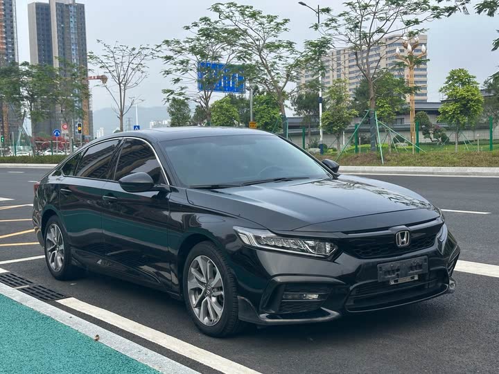 Фото 2 - Honda Inspire