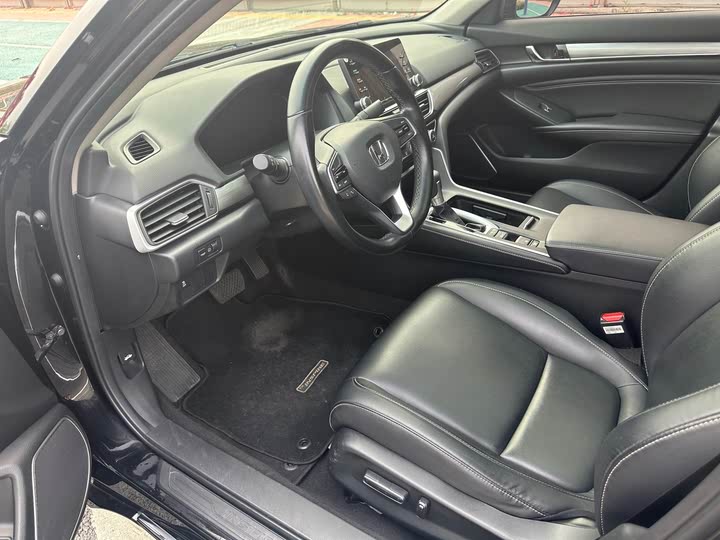 Фото 4 - Honda Inspire