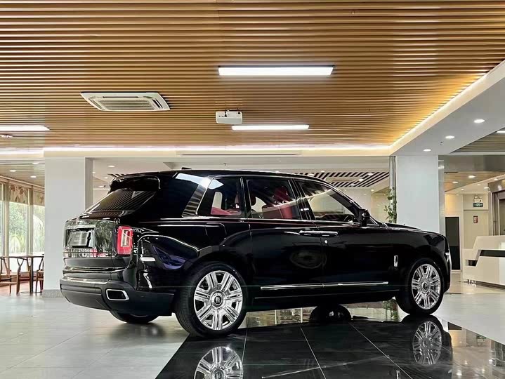 Фото 3 - Rolls-Royce Cullinan