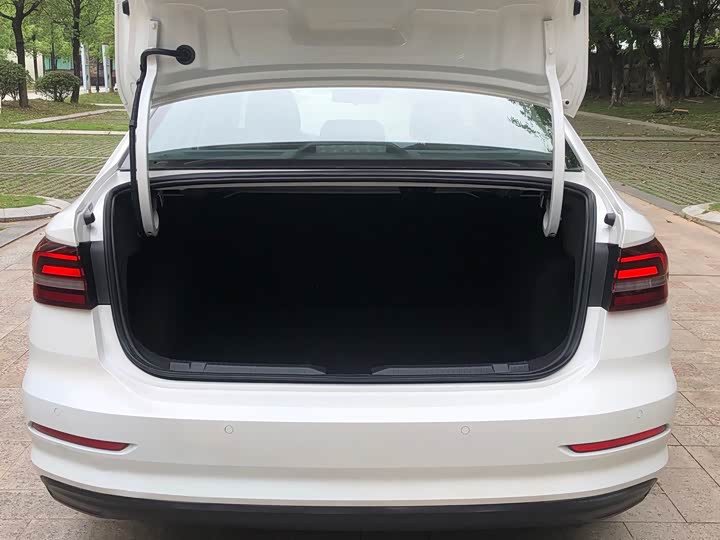 Фото 16 - Volkswagen Lavida