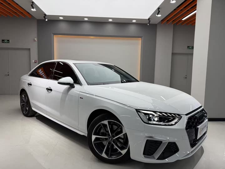 Фото 3 - Audi A4L