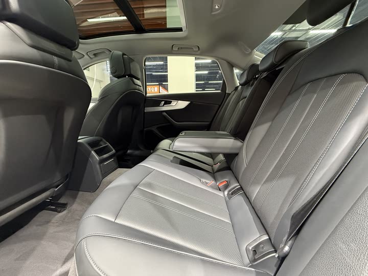 Фото 9 - Audi A4L