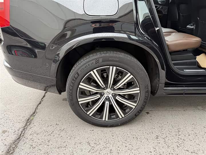 Фото 11 - Volvo XC90