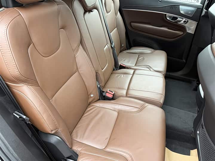 Фото 12 - Volvo XC90