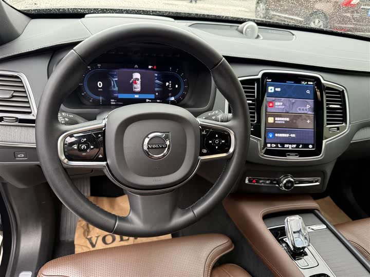 Фото 15 - Volvo XC90