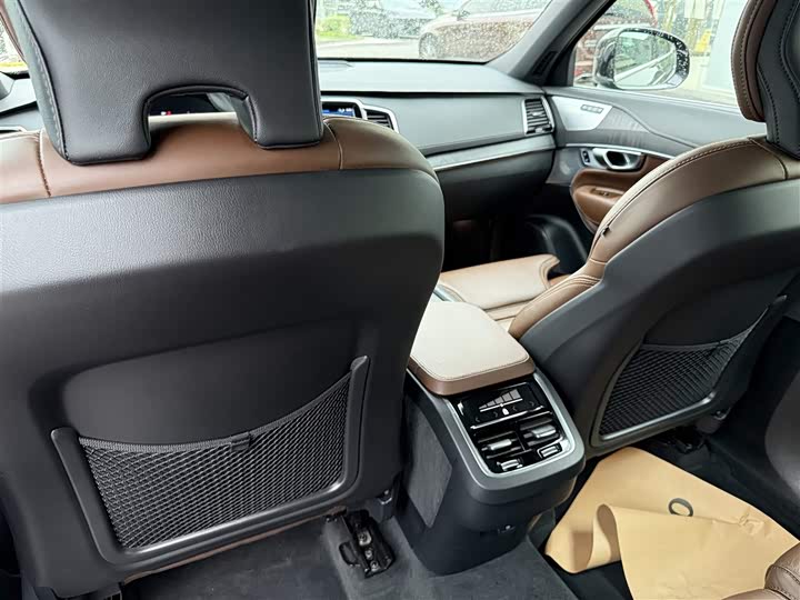 Фото 19 - Volvo XC90