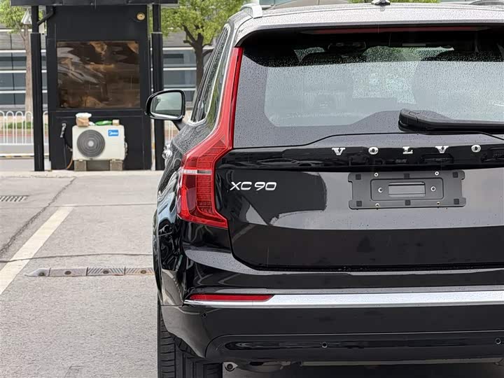 Фото 8 - Volvo XC90