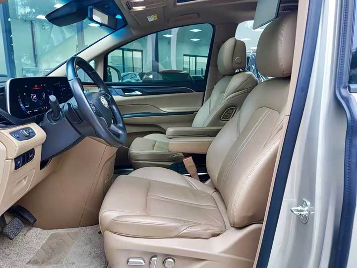 Фото 4 - Buick GL8 ES