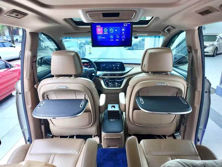 Фото 8 - Buick GL8 ES