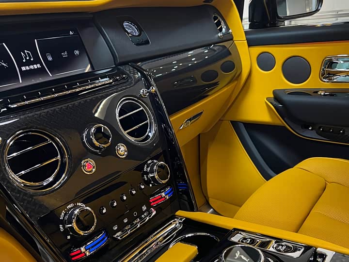 Фото 14 - Rolls-Royce Cullinan