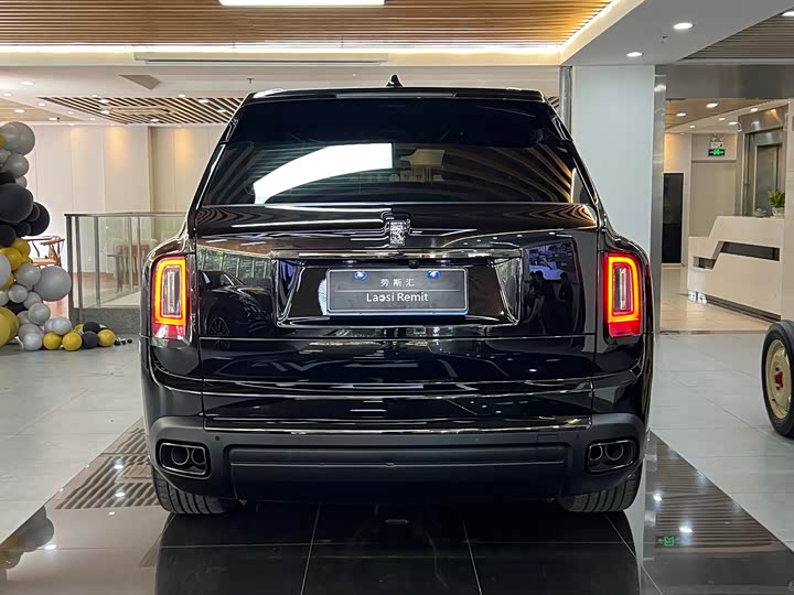 Фото 6 - Rolls-Royce Cullinan