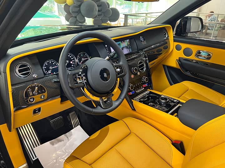 Фото 8 - Rolls-Royce Cullinan