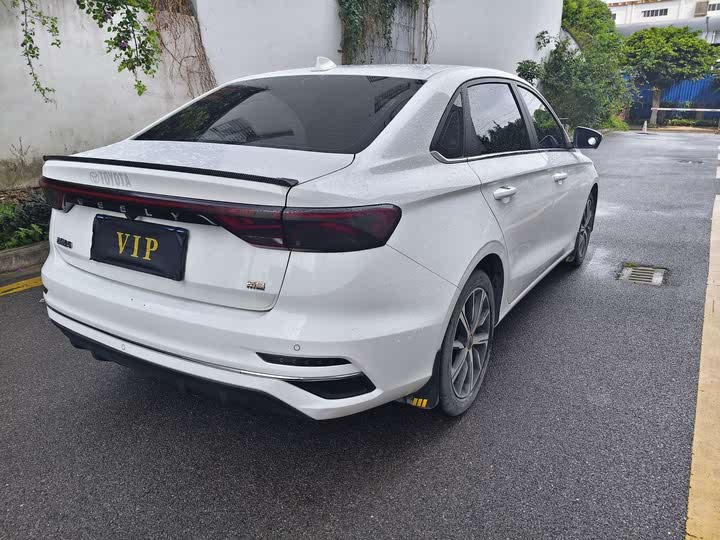 Фото 11 - Geely Emgrand