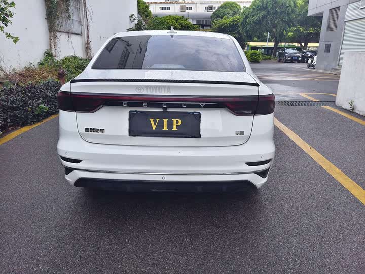 Фото 12 - Geely Emgrand