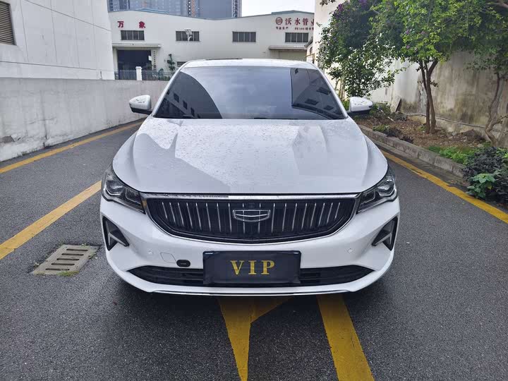 Фото 2 - Geely Emgrand