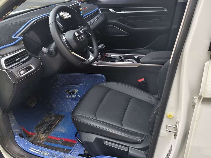 Фото 4 - Geely Emgrand