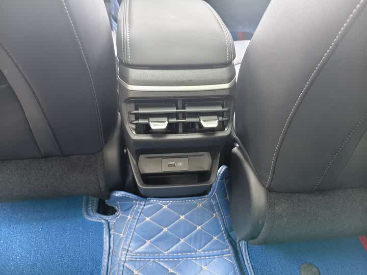 Фото 7 - Geely Emgrand