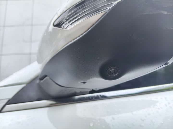 Фото 8 - Geely Emgrand