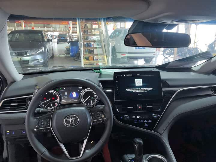 Фото 10 - Toyota Camry