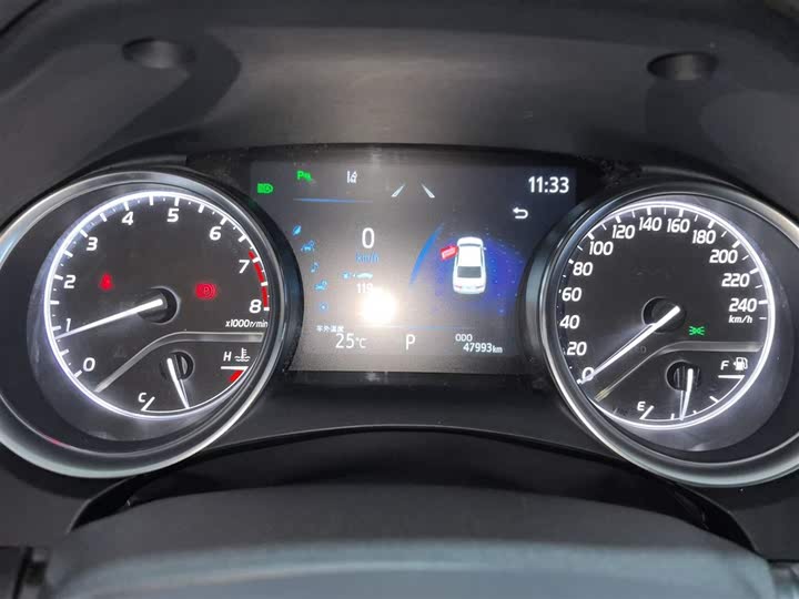 Фото 12 - Toyota Camry