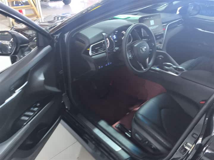 Фото 15 - Toyota Camry