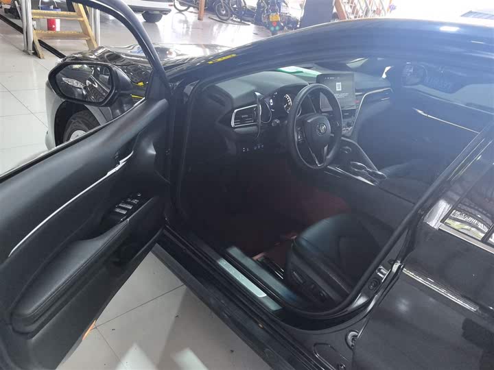 Фото 16 - Toyota Camry