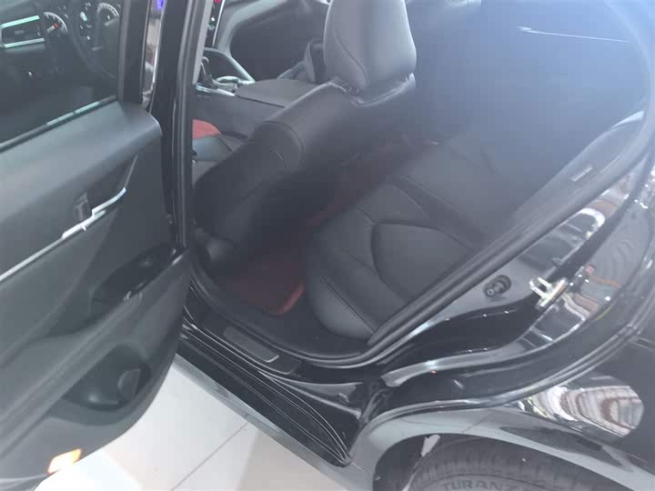 Фото 17 - Toyota Camry