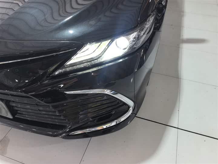 Фото 24 - Toyota Camry