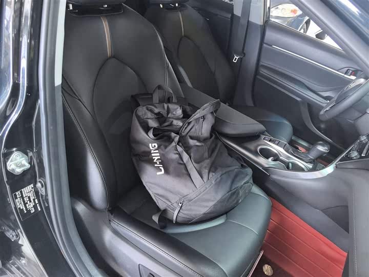 Фото 25 - Toyota Camry