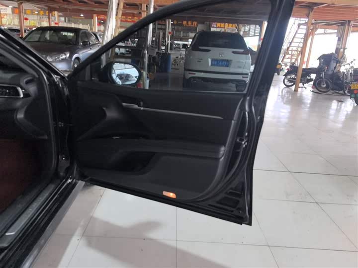 Фото 26 - Toyota Camry