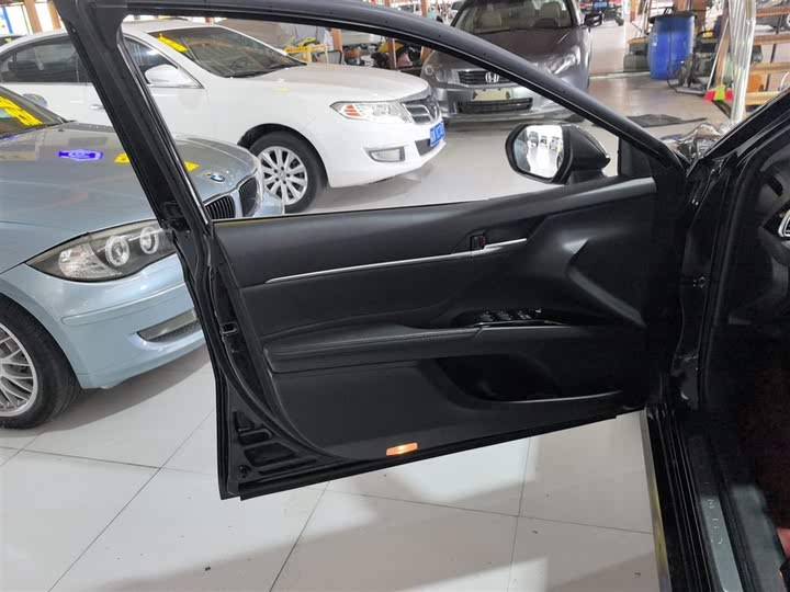 Фото 28 - Toyota Camry