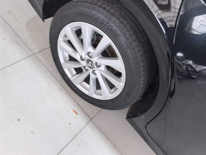 Фото 30 - Toyota Camry