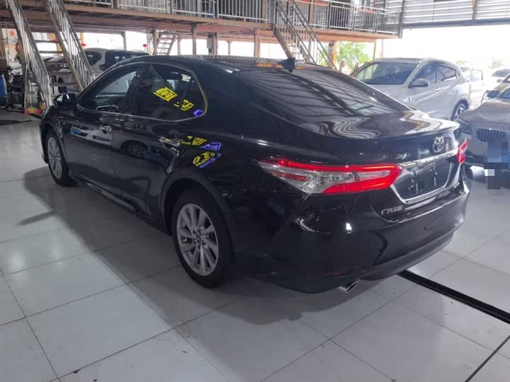 Фото 5 - Toyota Camry