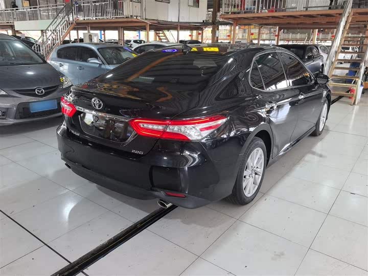 Фото 7 - Toyota Camry