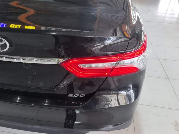 Фото 8 - Toyota Camry